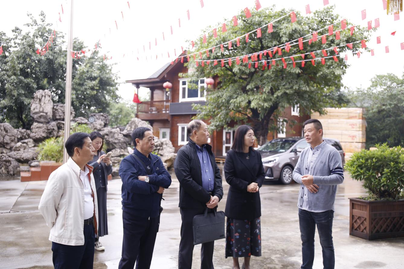 【木文化交流】成都市關(guān)工委副主任薛敏、昌世軍一行 蒞臨園區(qū)參觀(guān)調(diào)研
