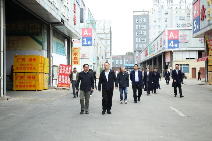 【園區(qū)動(dòng)態(tài)】阿壩州人民政府副州長(zhǎng)王樹明一行到青白江國(guó)際木材交易中心調(diào)研指導(dǎo)工作