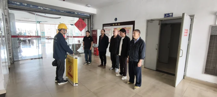 【平安園區(qū)】以練筑安 防患未然 岷江物流開展電梯困人應(yīng)急救援實戰(zhàn)演練